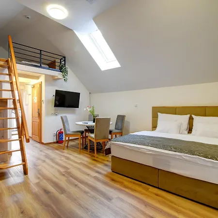 Otel Karlova 4*