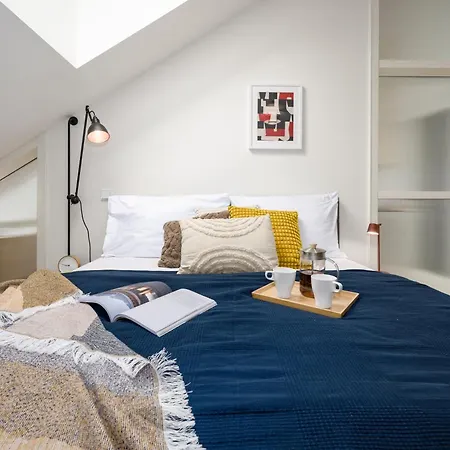 Days - Attic - Workspace - 100 Mbps Wi-fi - Park Nearby Apartment Prague