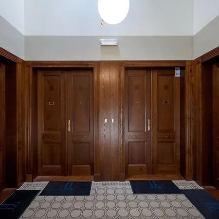 Apartment Days - Attic - Workspace - 100 Mbps Wi-fi - Park Nearby Prague