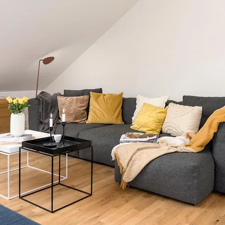 Days - Attic - Workspace - 100 Mbps Wi-fi - Park Nearby Prague