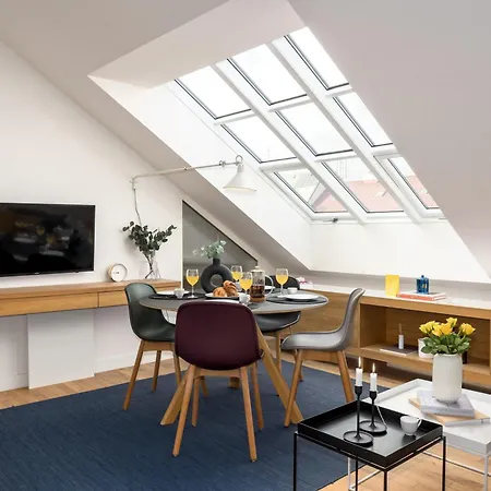Days - Attic - Workspace - 100 Mbps Wi-fi - Park Nearby