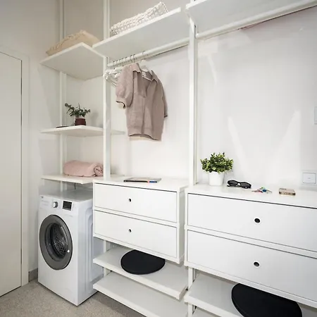 Apartment Days - Attic - Workspace - 100 Mbps Wi-fi - Park Nearby Prague