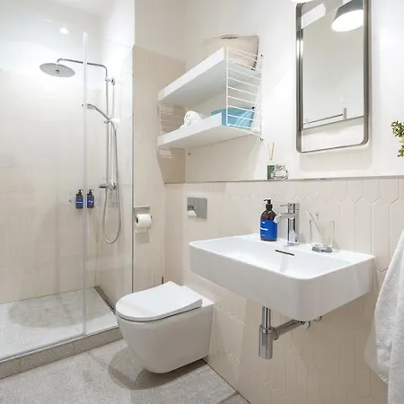 Days - Attic - Workspace - 100 Mbps Wi-fi - Park Nearby *