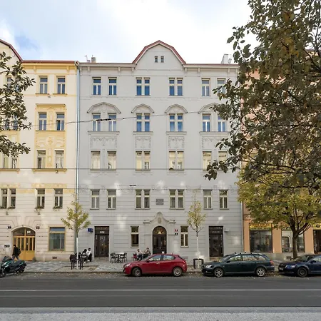 Days - Attic - Workspace - 100 Mbps Wi-fi - Park Nearby Apartment