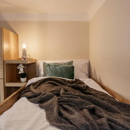 Days - Family 2bdr - Ac - Darts - Netflix - Hip District Apartment