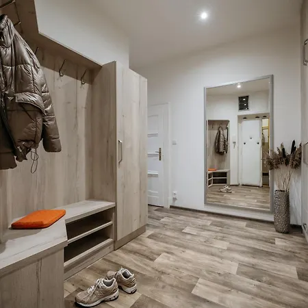 Apartment Days - Family 2bdr - Ac - Darts - Netflix - Hip District Prague