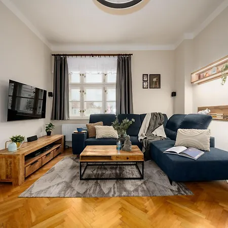 Apartment Days - Family 2bdr - Ac - Darts - Netflix - Hip District