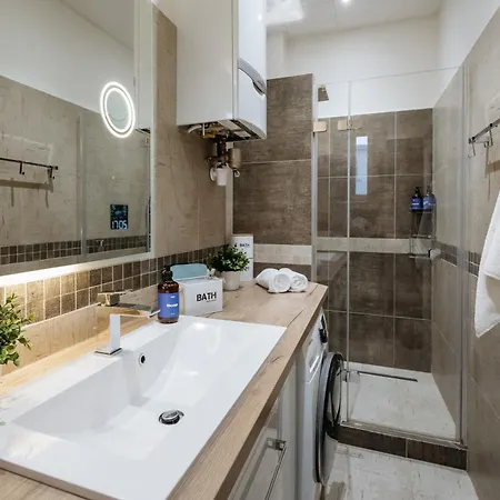 Days - Family 2bdr - Ac - Darts - Netflix - Hip District Apartment *