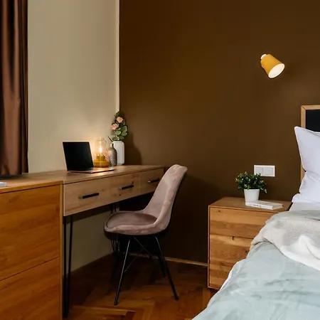 Apartment Days - Family 2bdr - Ac - Darts - Netflix - Hip District