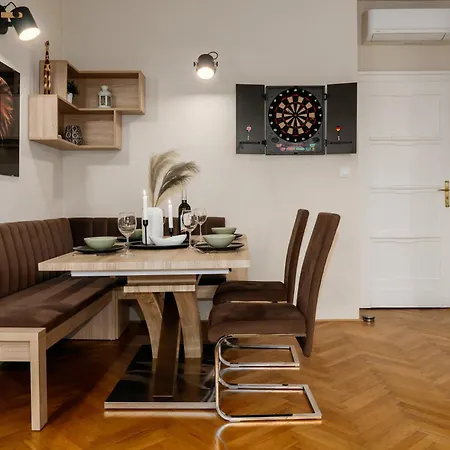 Days - Family 2bdr - Ac - Darts - Netflix - Hip District *