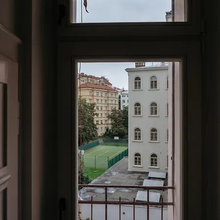 Days - Family 2bdr - Ac - Darts - Netflix - Hip District Apartment Prague
