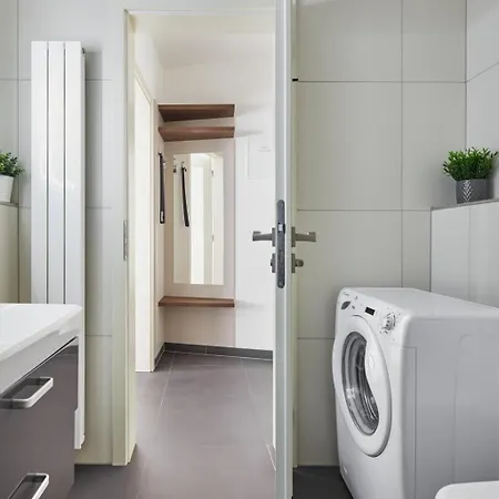 Days Apartment *