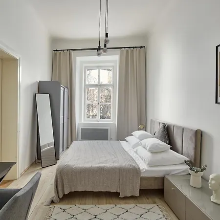 Days - Old Town Square Apartment *