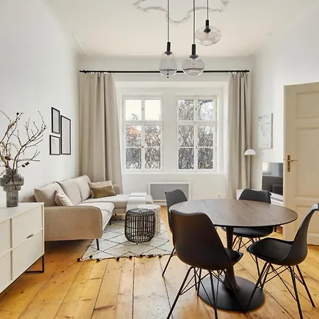 Days - Old Town Square Apartment Prague