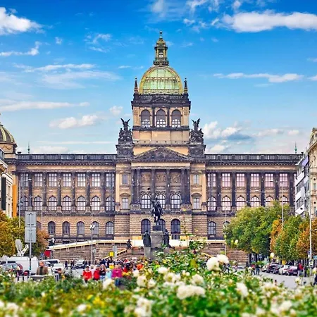 Wenceslas Square 150 M2 Apartment
