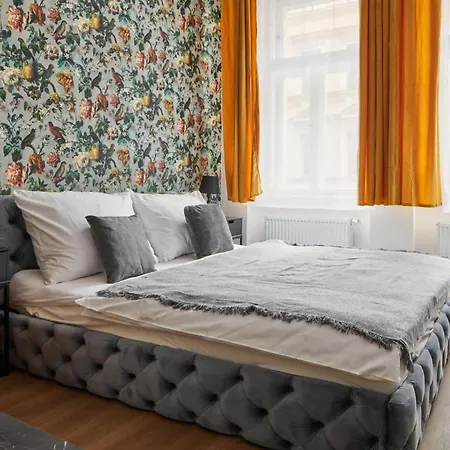 Days - Sunlit 1bdr - Netflix - Yet Quiet - New Town Apartment *