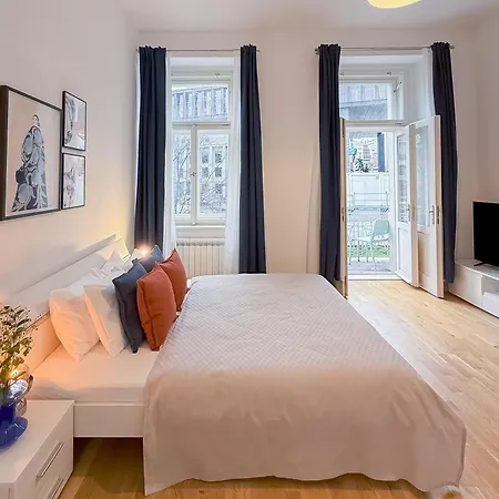 Turnkey I Wenceslas Square Apartment *