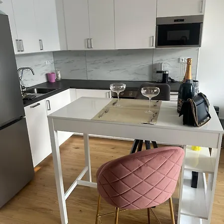 Pasta Party Apartment, Free Parking, Fully Equipped *