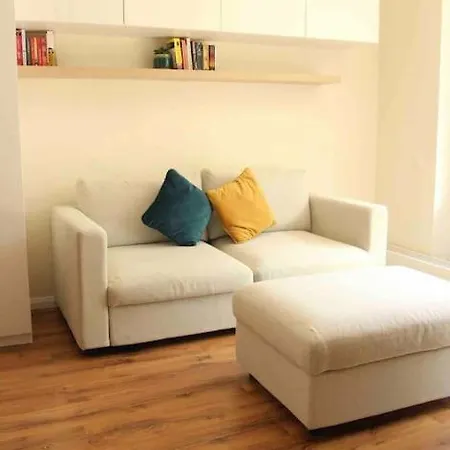 Charming Small And Private Garden Apartment