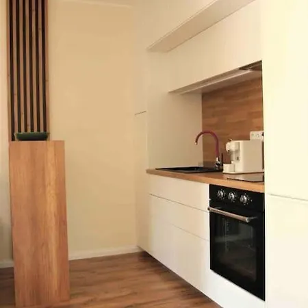 Charming Small And Private Garden Apartment *