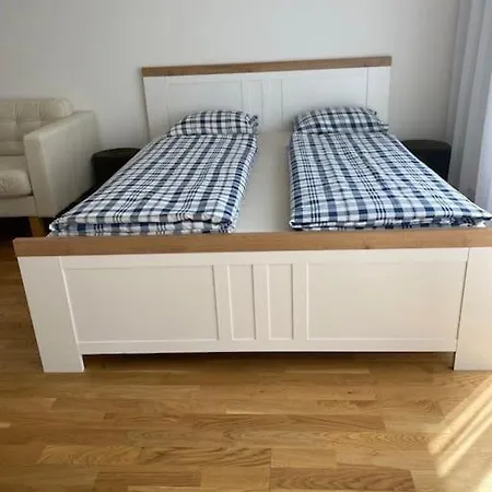 Quiet Near Centre Apartment *