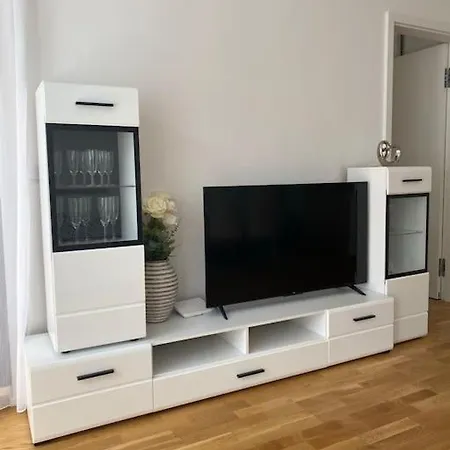 Quiet Near Centre Apartment