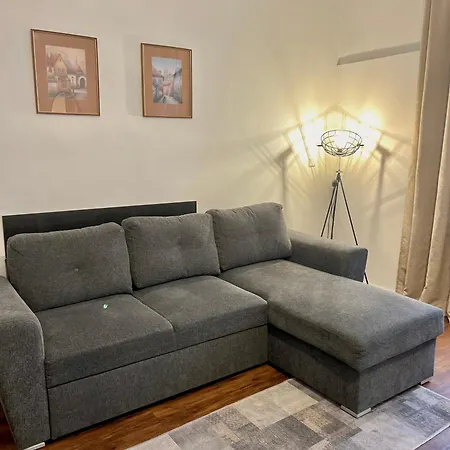 Lovely Havanska - With Free Parking Apartament