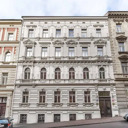 Limehome Halkova Aparthotel