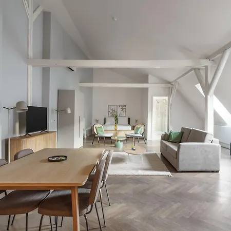 Limehome Halkova 4*