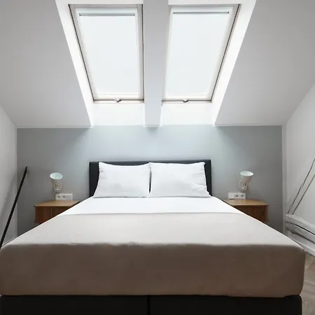 Limehome Halkova Praha