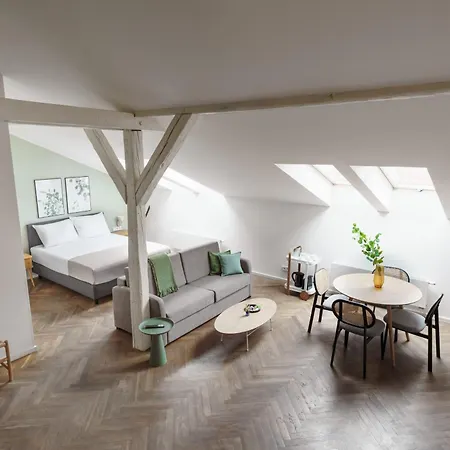 Limehome Halkova 4*