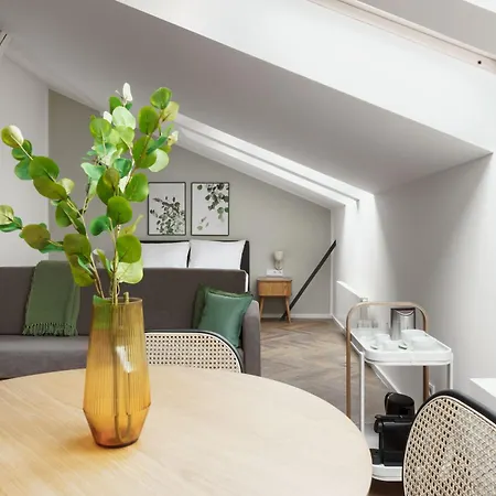 Limehome Halkova Praha