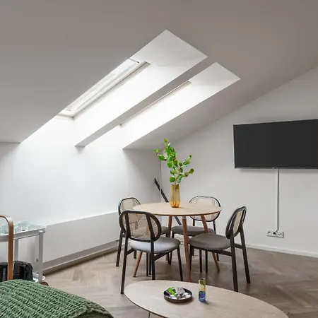 Limehome Halkova Aparthotel 4*