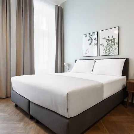 Limehome Halkova 4*