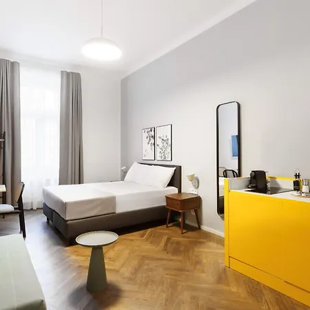 Limehome Halkova 4*