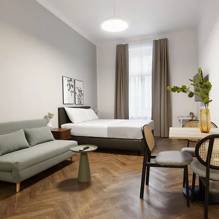 H7 Palace Apartahotel 4*