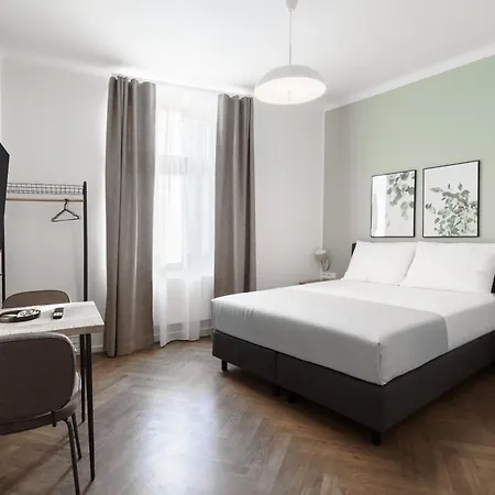 H7 Palace Apartahotel 4*