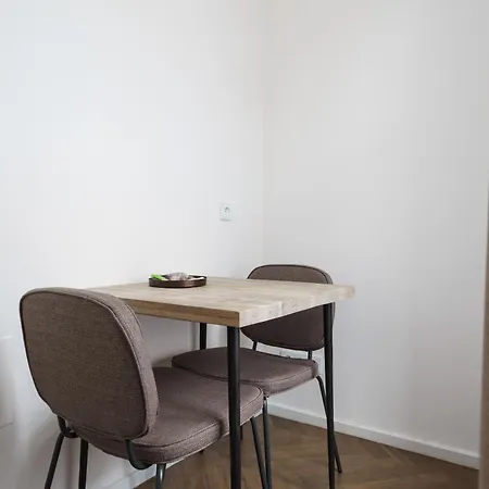 Limehome Halkova Aparthotel