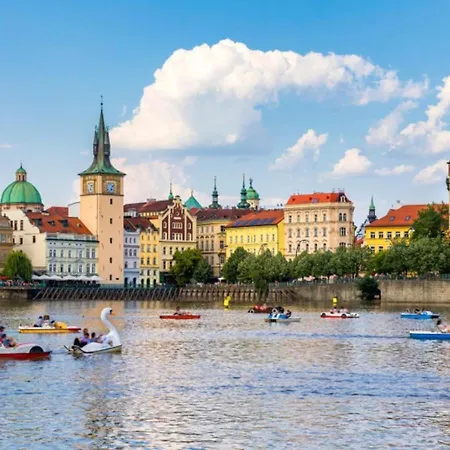 Loft Spacious In Prag