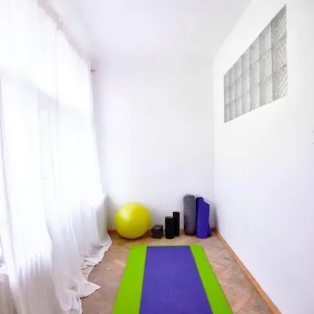Airy & Bright Flat In Dejvice By Castle * Prague