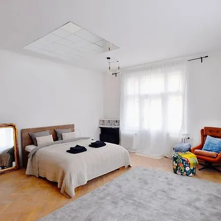 Apartment Airy & Bright Flat In Dejvice By Castle Prague