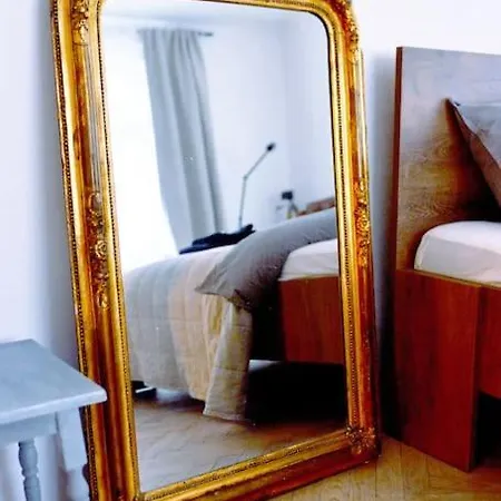 Airy & Bright Flat In Dejvice By Castle