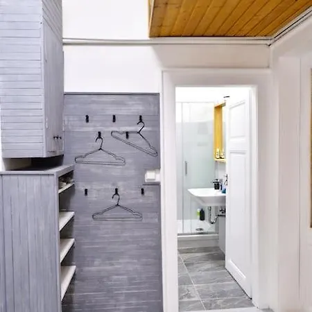 Airy & Bright Flat In Dejvice By Castle Apartment *