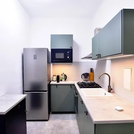 Airy & Bright Flat In Dejvice By Castle Prague