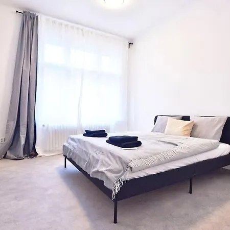 Airy & Bright Flat In Dejvice By Castle * Prague
