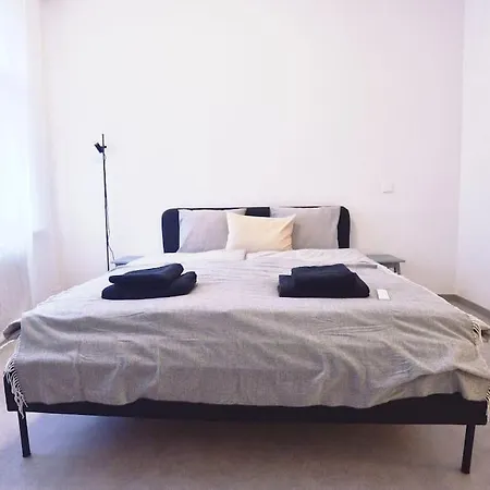 Apartment Airy & Bright Flat In Dejvice By Castle *