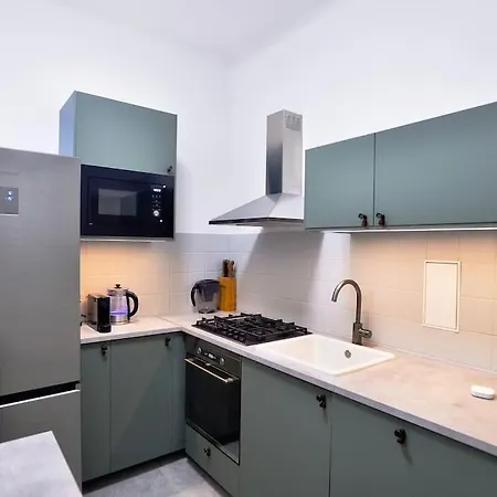 Airy & Bright Flat In Dejvice By Castle Apartment Prague