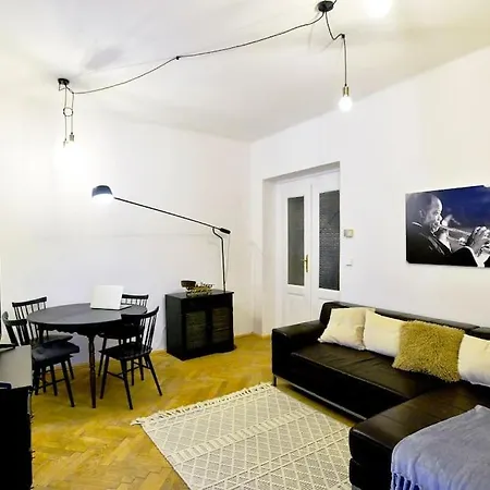 Airy & Bright Flat In Dejvice By Castle Prague