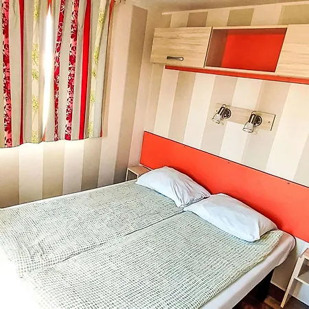 Prima By Interhome * Praag