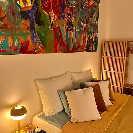 Balcony & King Size Bed Apartment